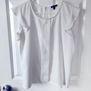 Dressy white shirt sleeve shirt